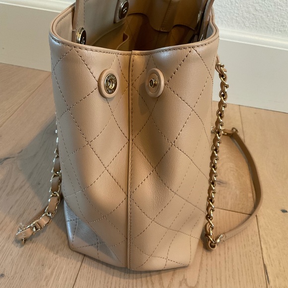 💕Chanel Blush Petite Shopping Tote Spring 2021💕 - Picture 2 of 6